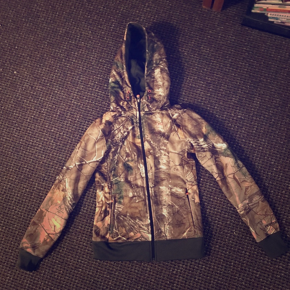 Underarmour camo zip up